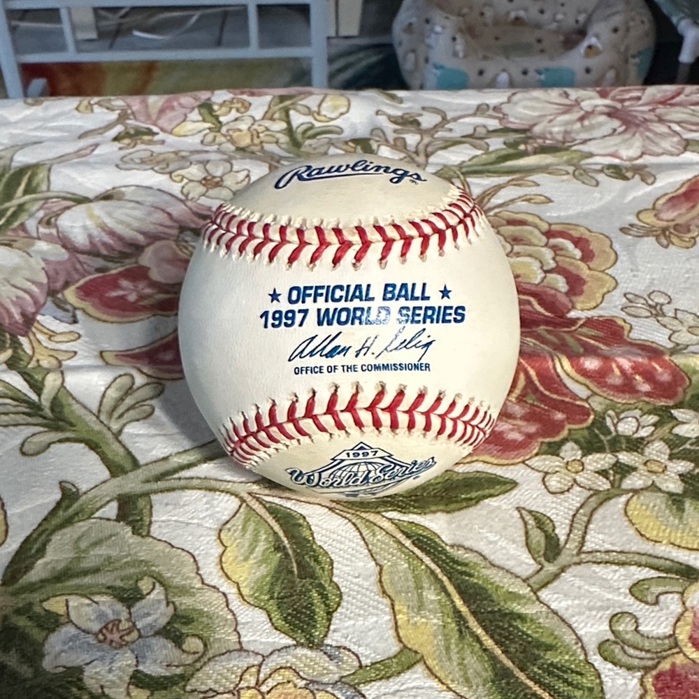 Rawlings  •Official Ball• 1997 World Series